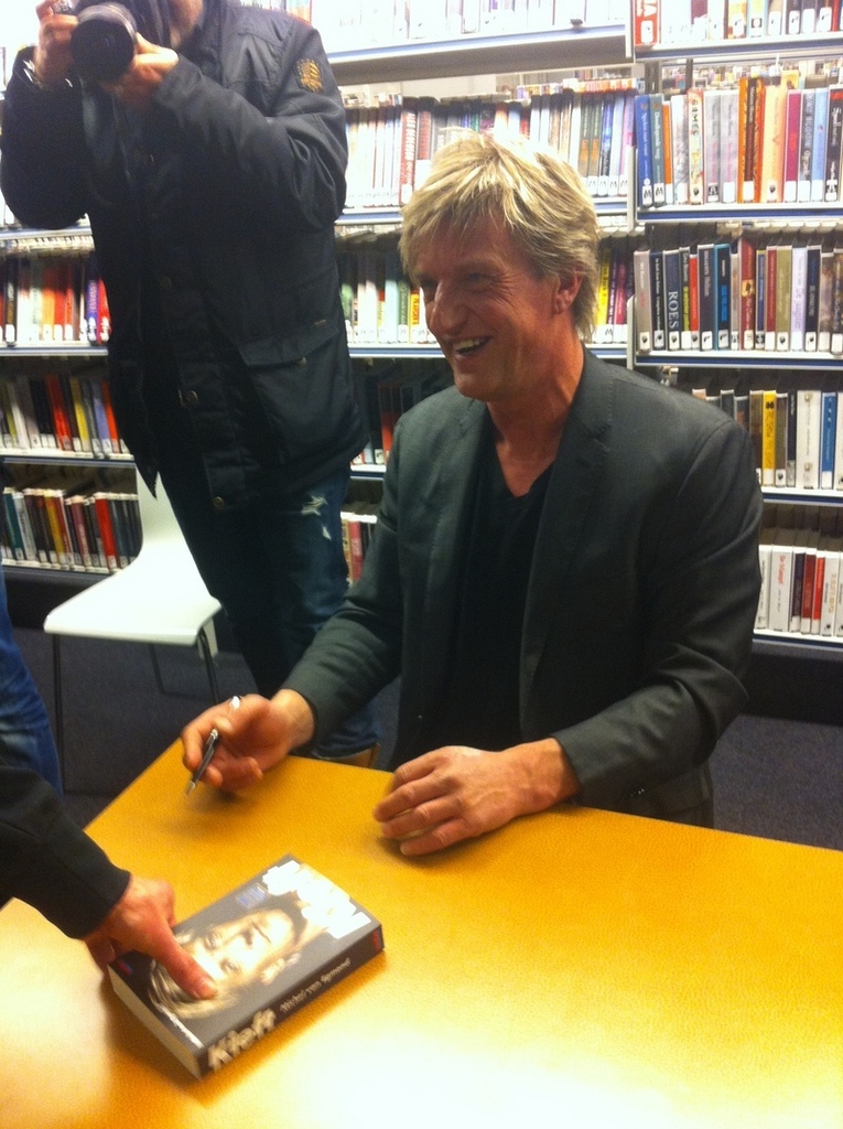 Wim Kieft signeert zijn bestseller